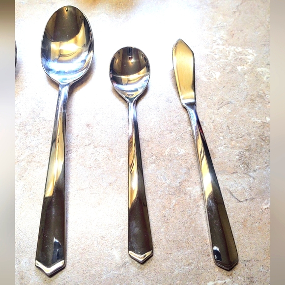 Cambridge Stainless 18/8 Flatware 18 pcs NO Forks - Picture 2 of 5